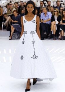 Rochie de mireasa de la Chanel cu negru