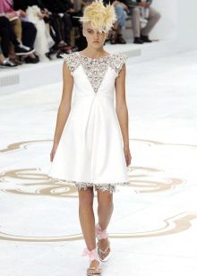 Gaun pengantin dari Chanel pendek
