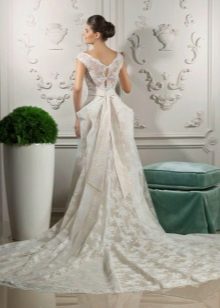 Сватбена рокля от Таня Григ с влак