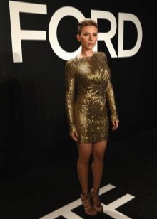 Scarlett Johansson Auksinė suknelė