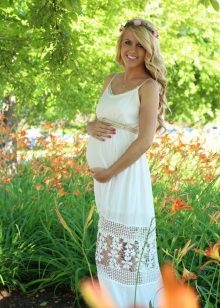 Letní bílé letní šaty pro těhotné ženy