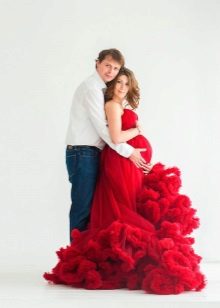 Photoshoot gravidă într-o rochie