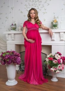 Elegantiškos suknelės nėščioms moterims