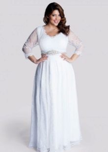 Lange witte jurk met een hoge taille voor volle