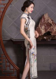 Rochie lungă în stil chinezesc