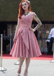 Rockabilly Dress sa isang Checked Pattern