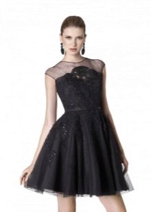 Svart lacy kjole i Chanel stil
