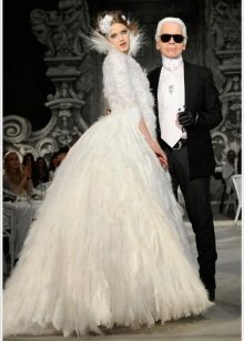 Chanel vestuvių suknelė su plunksnomis