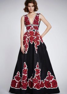 A-line svart kjole med blomstertrykk