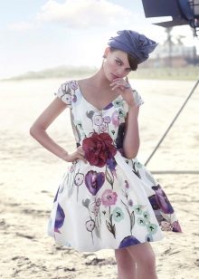  Rochie cu un buchet de flori mare luxuriant