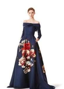 Suknelė su dideliu gėlių spaudu ant sijono