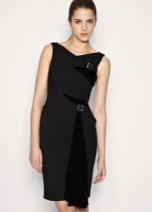 Zwarte jurk in zakelijke stijl