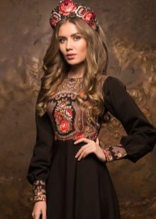 Vestido marrom em estilo russo com kokoshnik