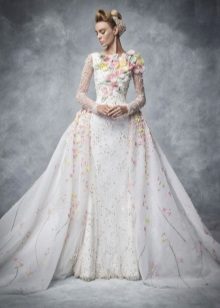 Rochie de mireasa frumoasa, cu imprimare florala si flori