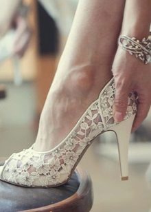 Çiçekli Ayakkabı