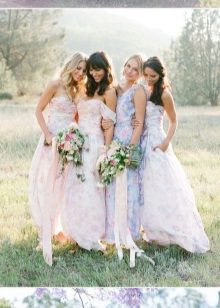 Gaun pengiring pengantin dengan cetakan bunga - 3 pilihan