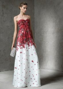 Hvit kjole med burgundy-utskrift