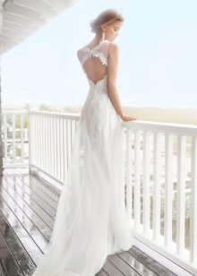 שמלת חתונה מ gipure עם גב פתוח