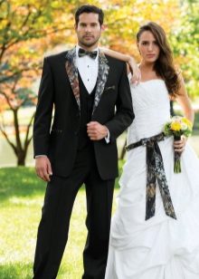 Сватбена рокля с камуфлажни вложки