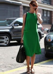 Žalios spalvos suknelė