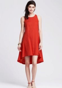 Raudona suknelė A-linija