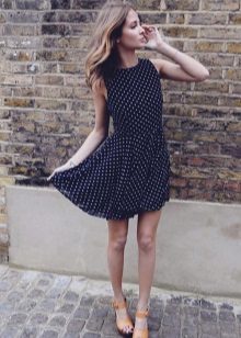 Uformell kjole med små polka prikker