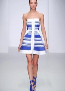 Hvit kjole med blå striper