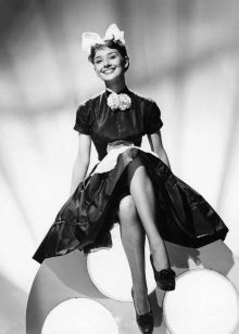 Black A-Silhouette Dress ni Audrey Hepburn