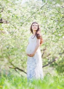 Rochie alba pentru gravide
