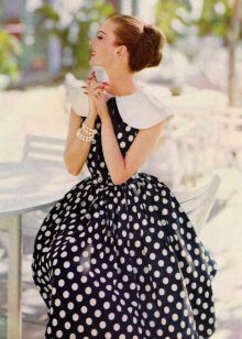 Rochie neagră cu puncte albă polka în stil retro