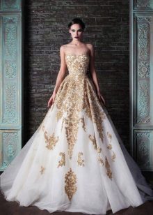 A-Silhouette barokk esküvői ruha