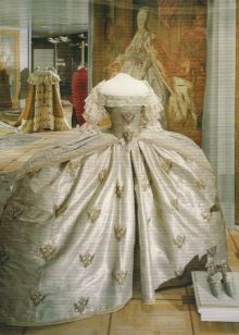 Rochia în stilul baroc al lui Catherine 2