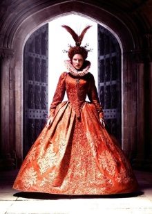 Raudona baroko suknelė