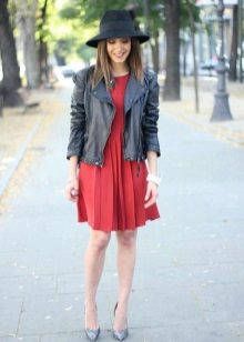 Pleated dress in a combination with a hat and a leather jacket