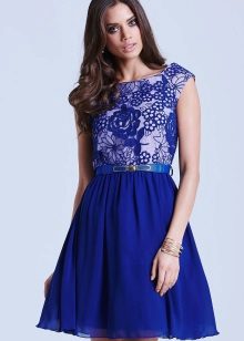 Blauwe uitlopende jurk