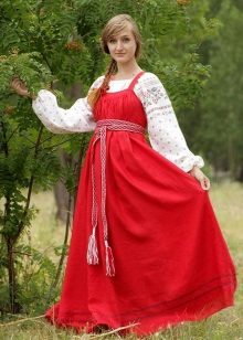 Czerwona rosyjska sukieneczka