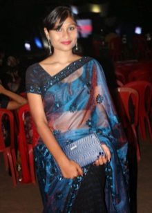 Koppeling naar blauwe sari