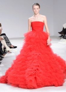 Stroppløs kjole fluffy rød