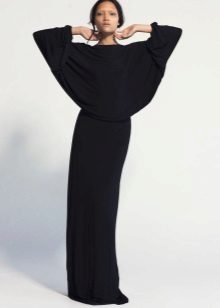 Lange zwarte vleermuisjurk met rechte rok