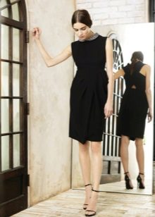 Chanel-stil sort kjole