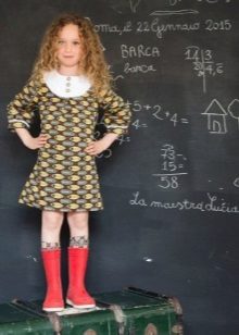 Megztos suknelės mergaitėms mokykloje
