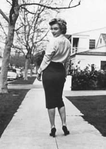 Monroe dalam skirt pensil