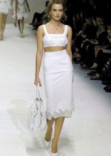 bílá tužková sukně s bílým topem
