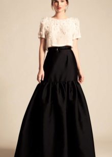 skirt maxi hitam dengan frill