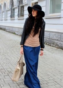 mėlyna glostantis sijonas