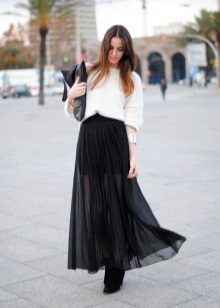 černá šifónová sukně