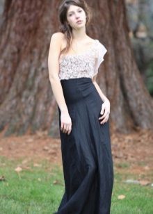 lang sort nederdel med blonder top