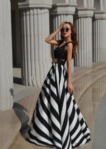 svart och vit randig lång sommar kjol