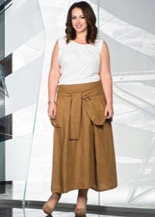 αμμώδης μακριά φούστα για παχύσαρκες γυναίκες