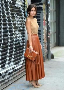 Long red leather skirt sun pleated